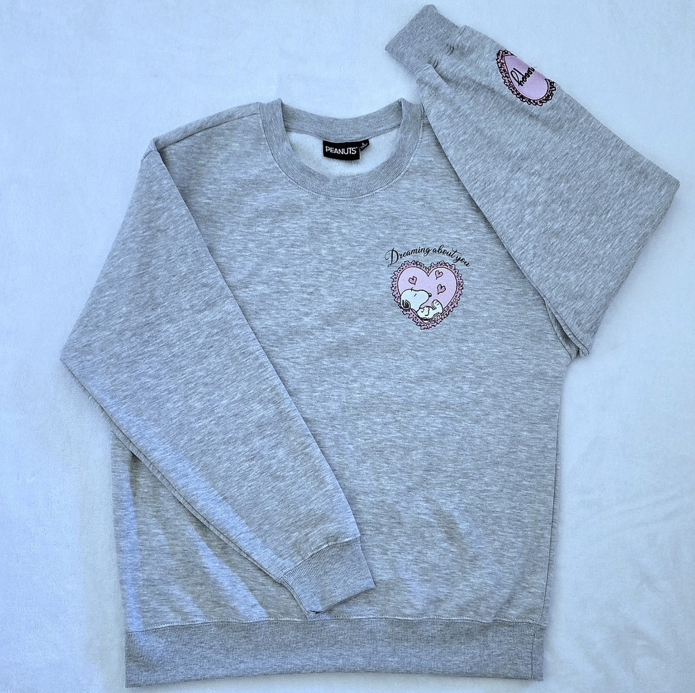 Peanuts🥜 Snoopy "Dreaming About You"😴 Sweatshirt - NWOT - Picture 2 of 15